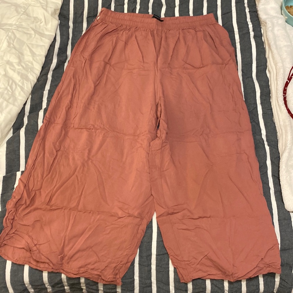 Forever21 I light pinkish flowy capris pants